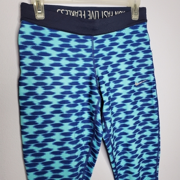 Nike Dri-Fit Blue Printed Run Relay Crop Leggings - Picture 5 of 12